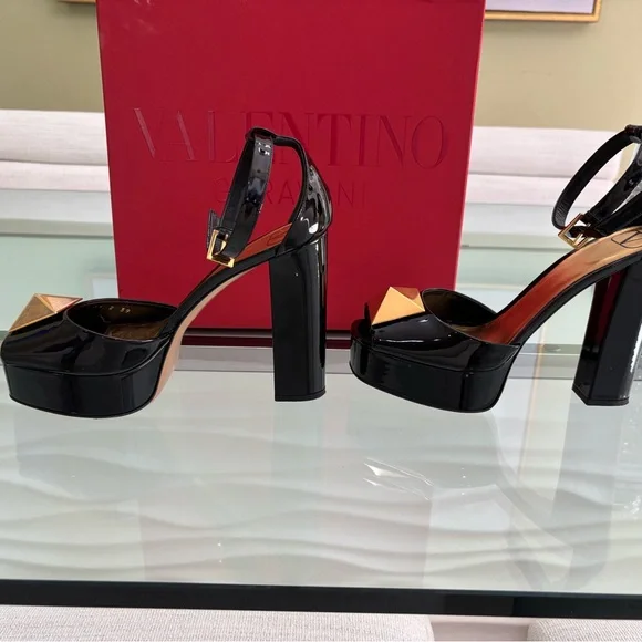 Authentic Valentino Women's One Stud Platform Heels in Black and Gold - Picture 4 of 8